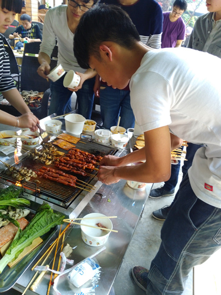 北门烧烤小能手.jpg