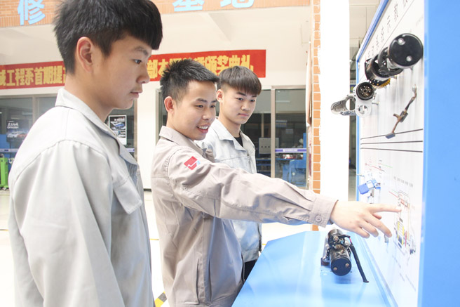 1528190377133441.jpg IMG_9445.JPG